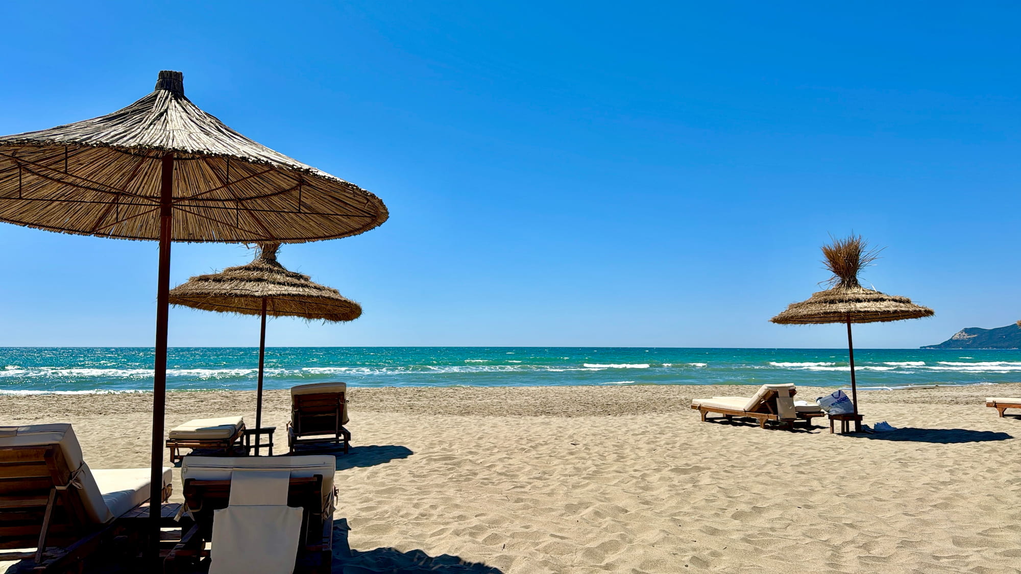 Sandy beach at Lalzi Bay